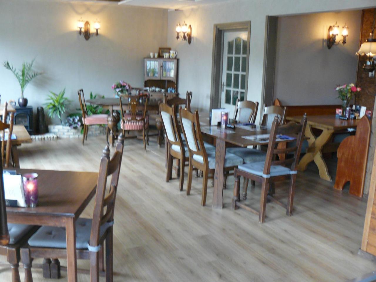 Eetcafe/Pension Nooitgedacht Strijen Екстериор снимка